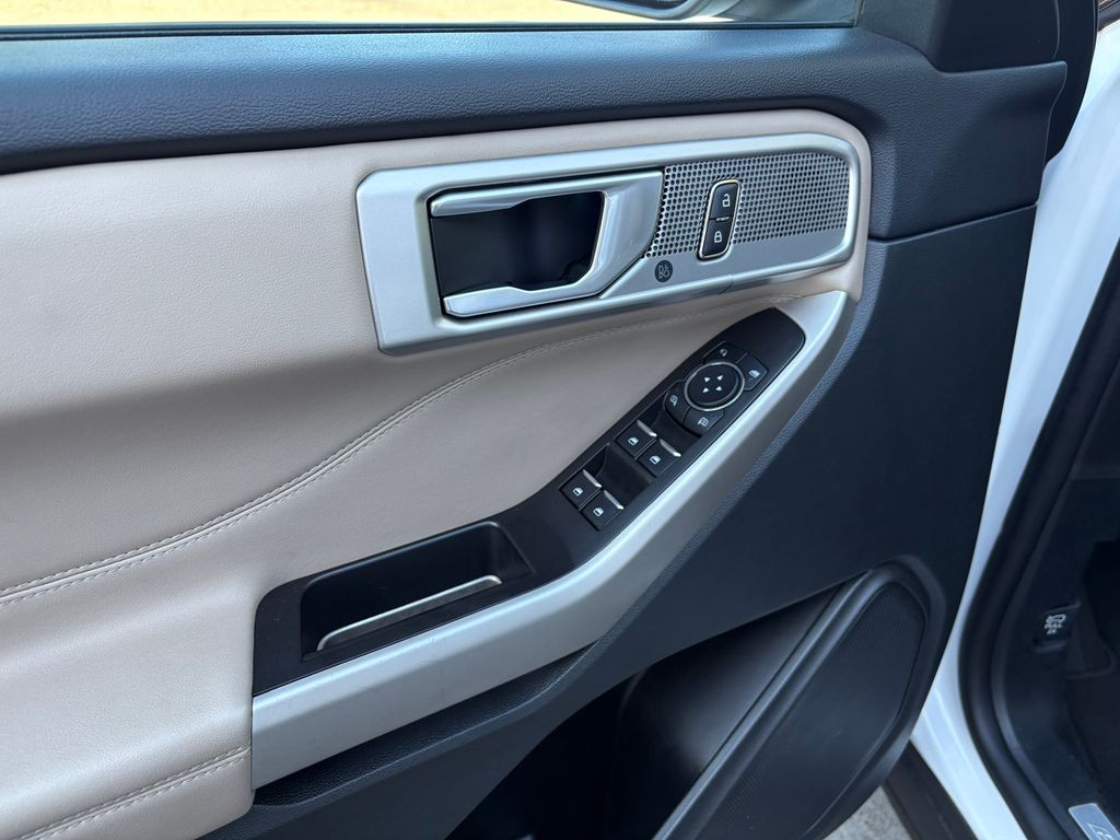 2023 Ford Explorer Limited photo 7