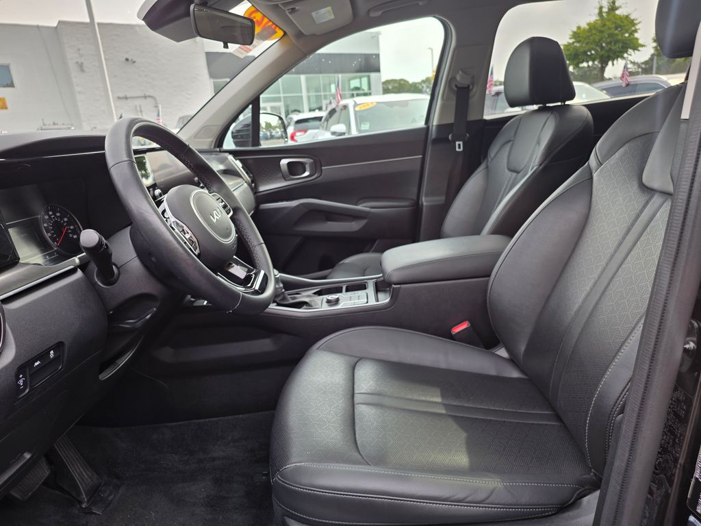 2023 Kia Sorento S photo 14