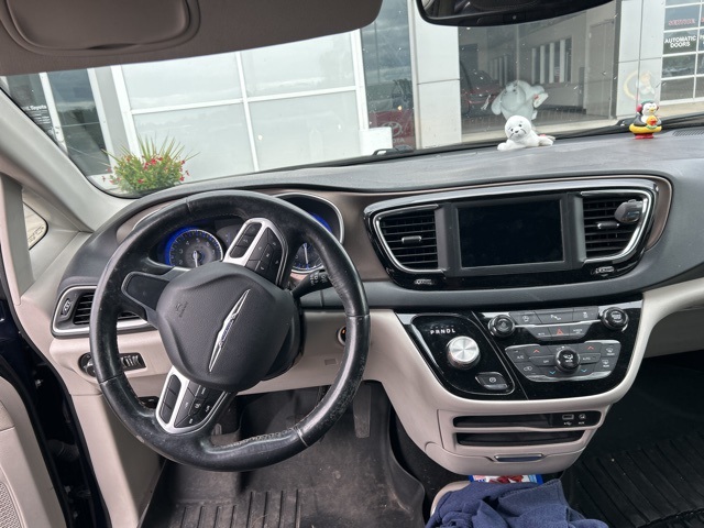 2019 Chrysler Pacifica Touring L photo 3