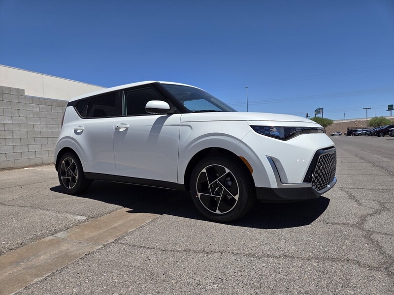 2025 Kia Soul EX photo 2