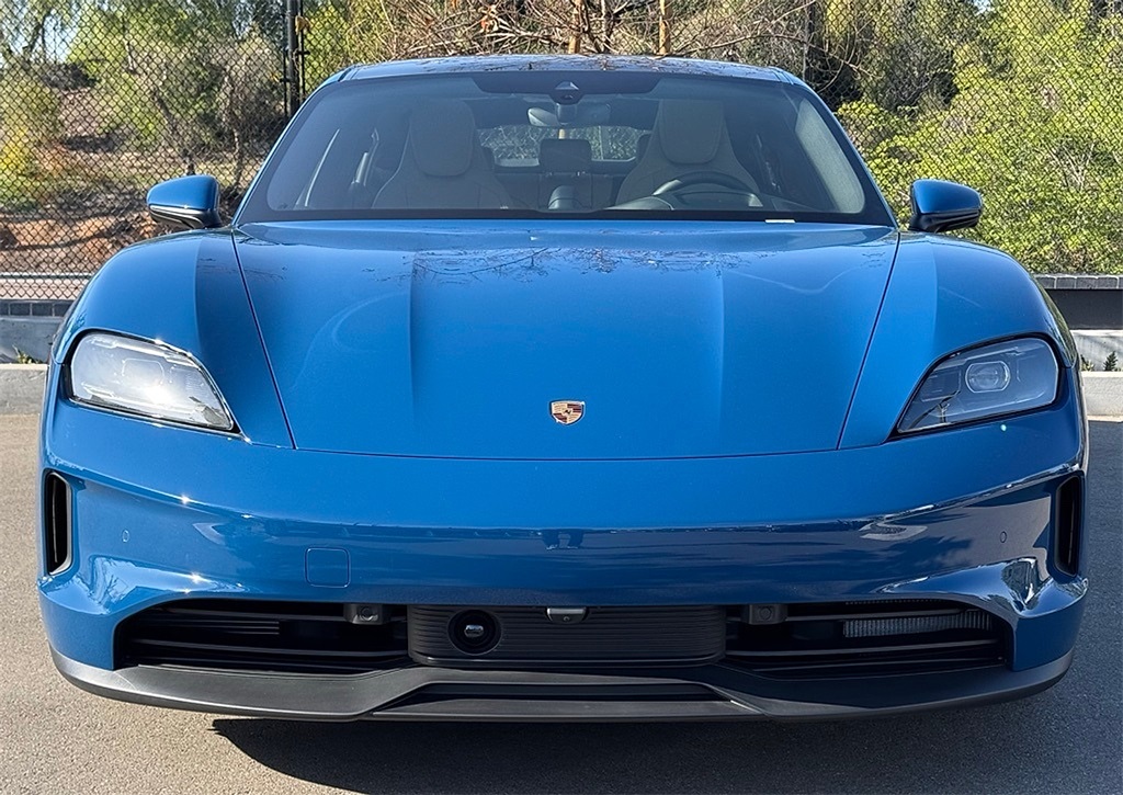 2025 Porsche Taycan 4S photo 8