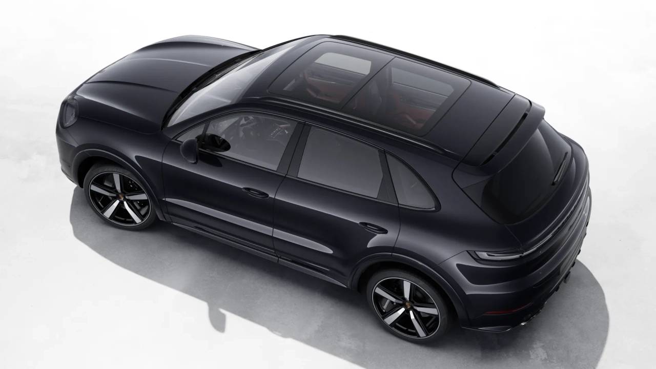 2025 Porsche Cayenne GTS photo 4