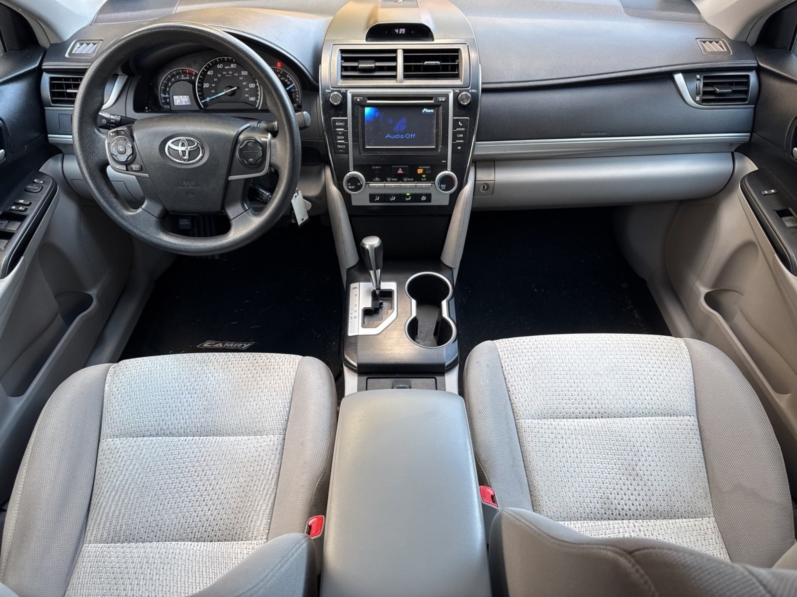 2013 Toyota Camry LE photo 3