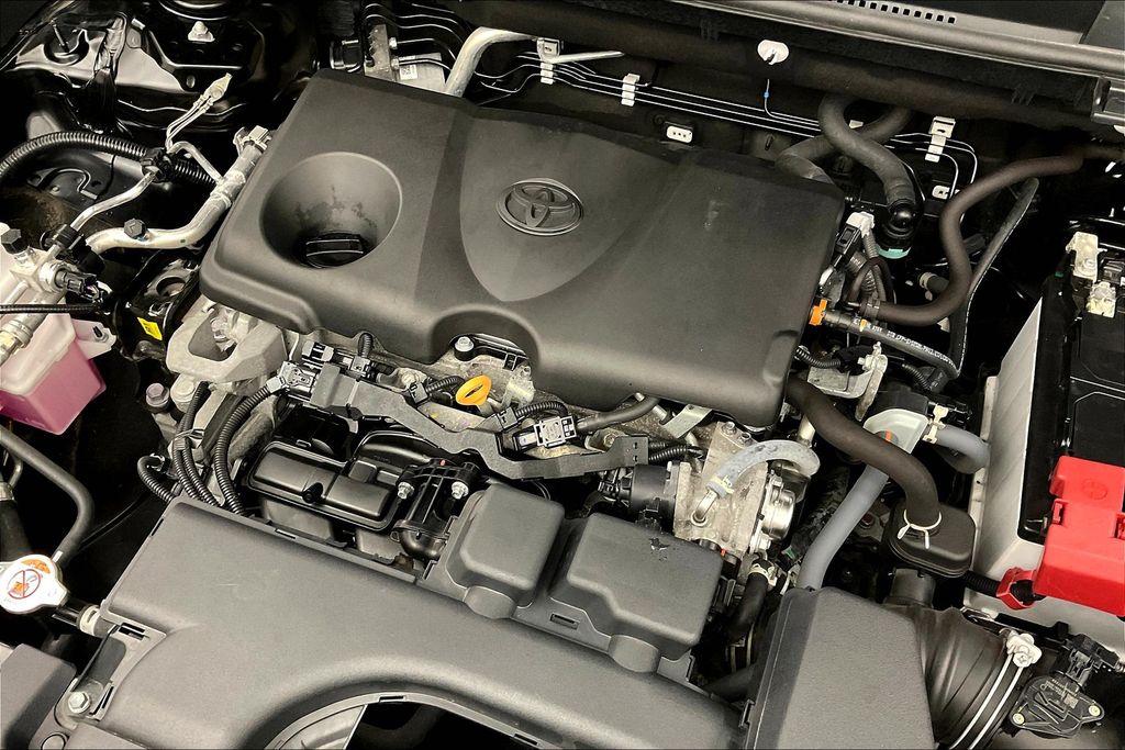 2024 Toyota RAV4 XLE photo 30
