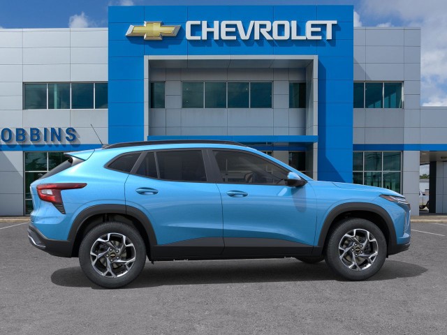 2026 Chevrolet Trax LT photo 2