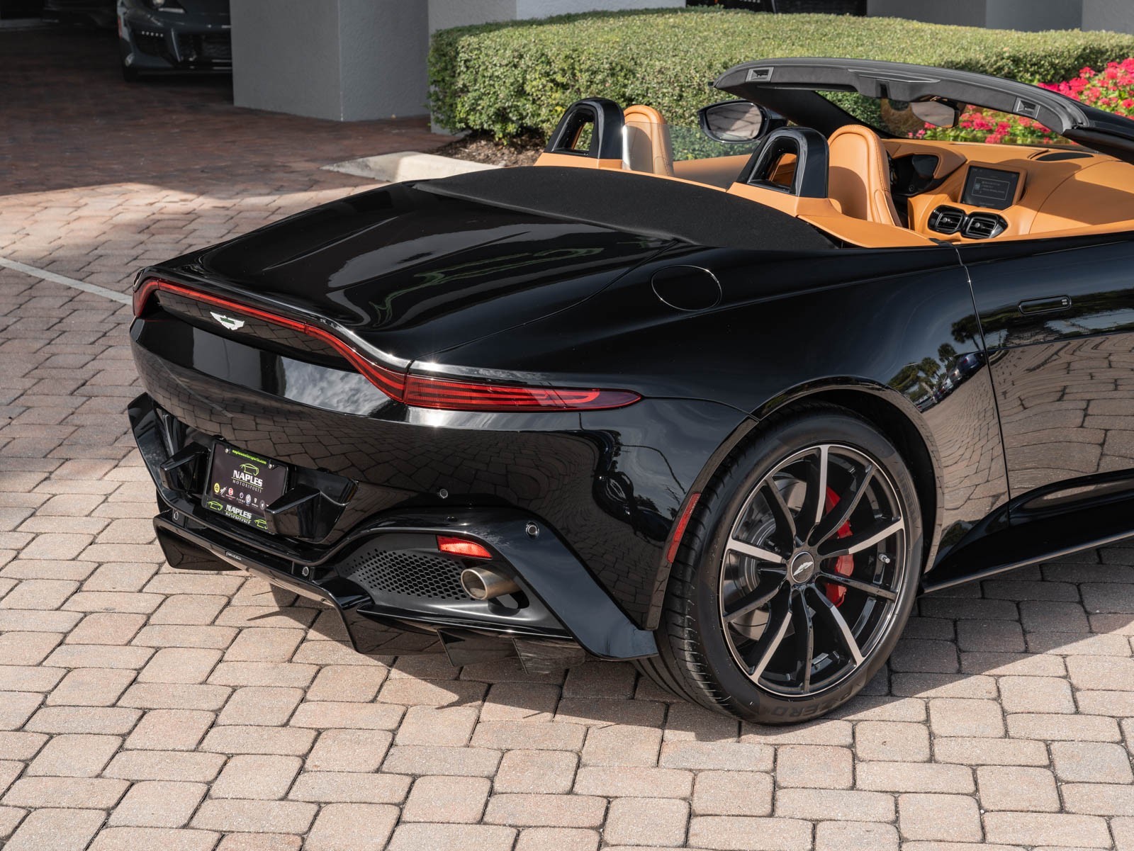 2021 Aston Martin Vantage photo 3