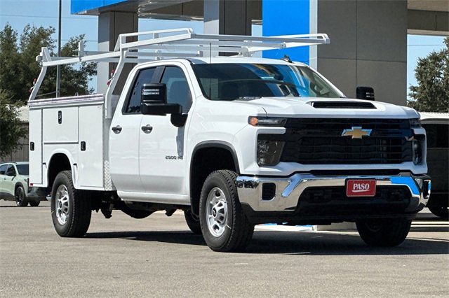 2025 Chevrolet Silverado 2500HD photo 2
