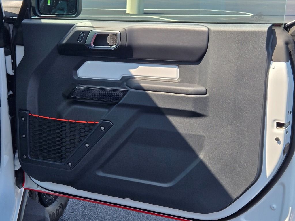 2025 Ford Bronco First Edition photo 4