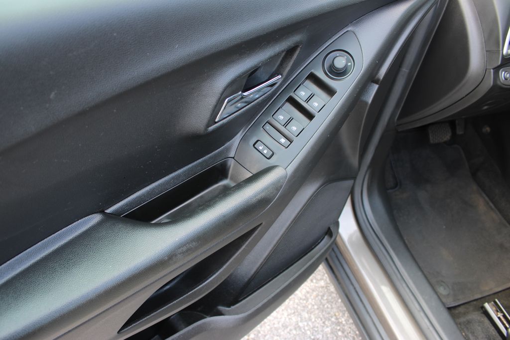 2022 Chevrolet Trax LT photo 25