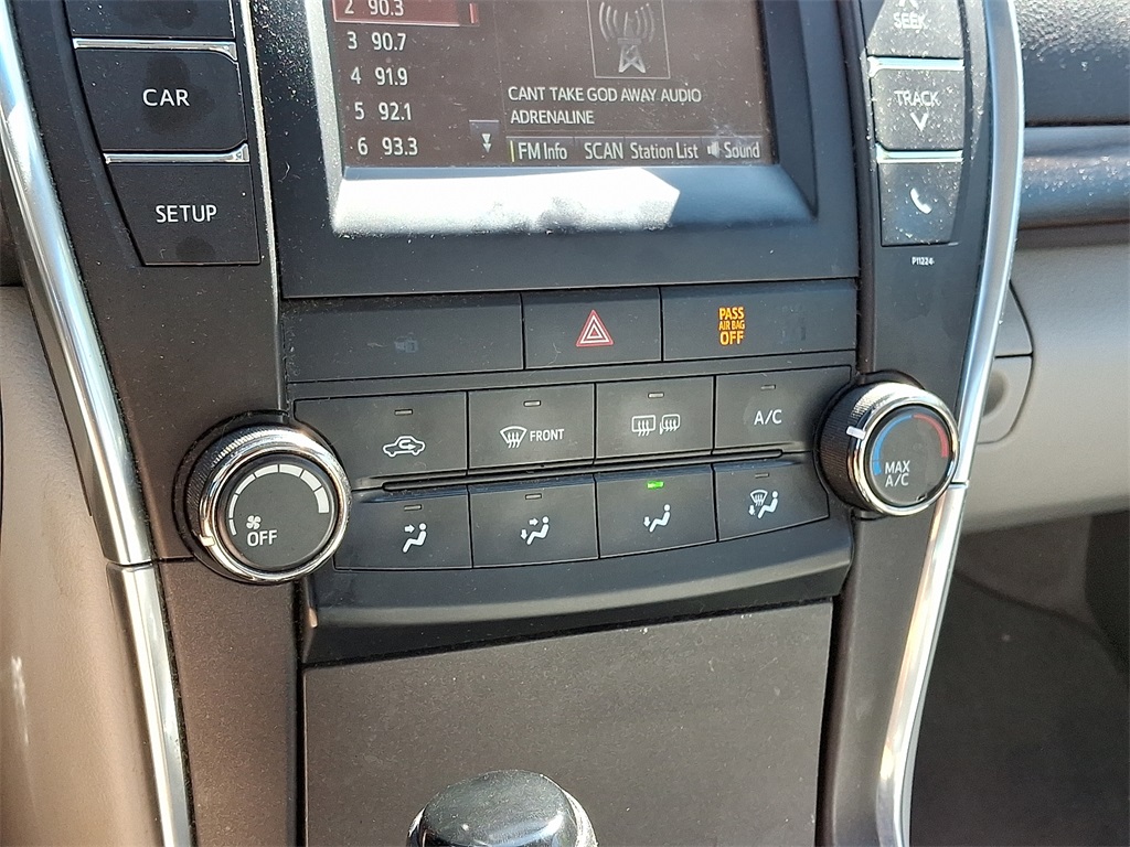 2016 Toyota Camry LE photo 14