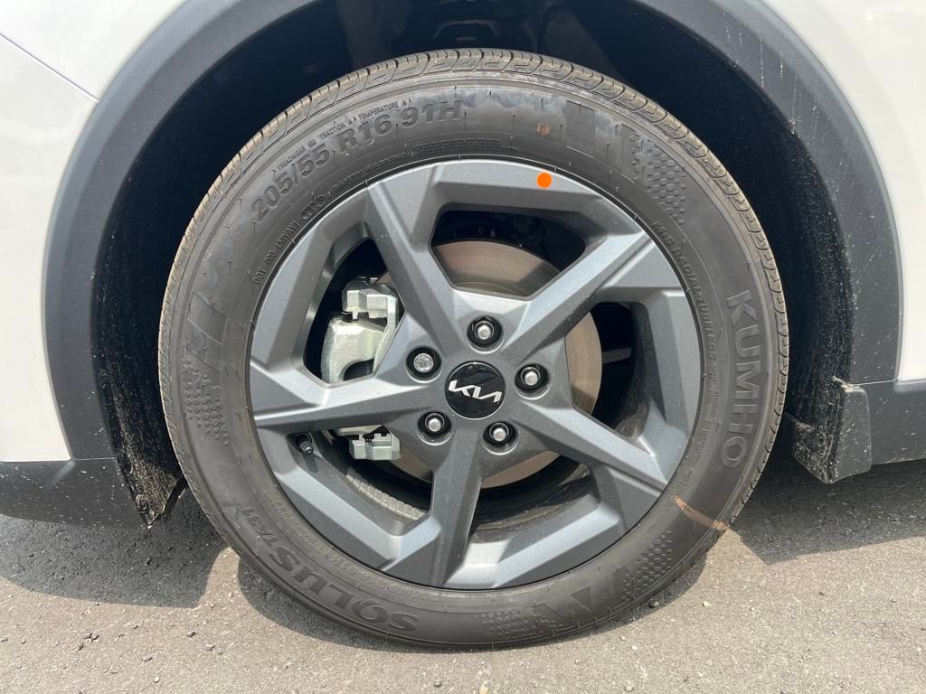 2025 Kia K4 LXS photo 9