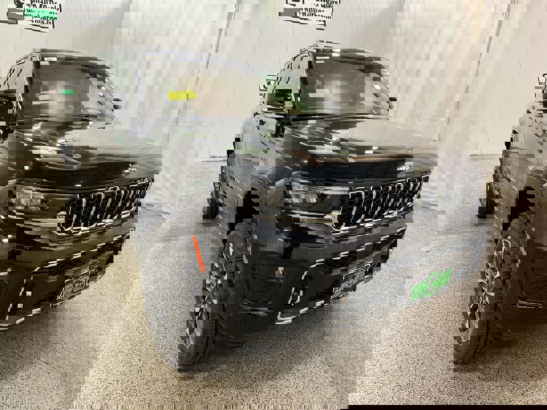 2025 Jeep Grand Cherokee Overland's photo