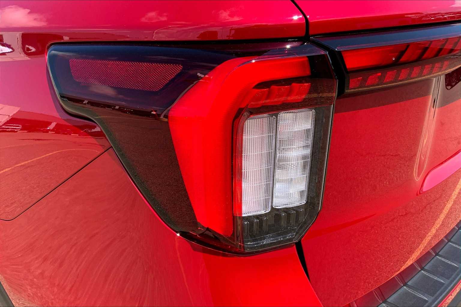 2025 Ford Explorer ST photo 14
