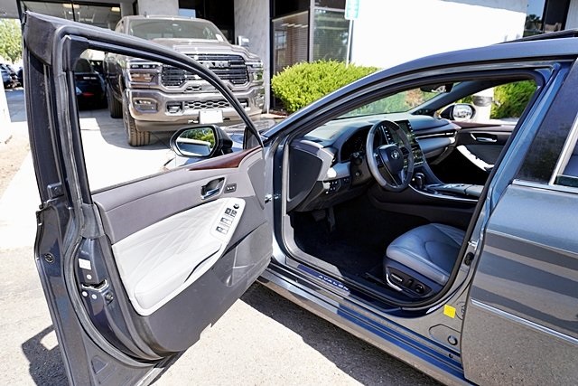 2019 Toyota Avalon Limited photo 32