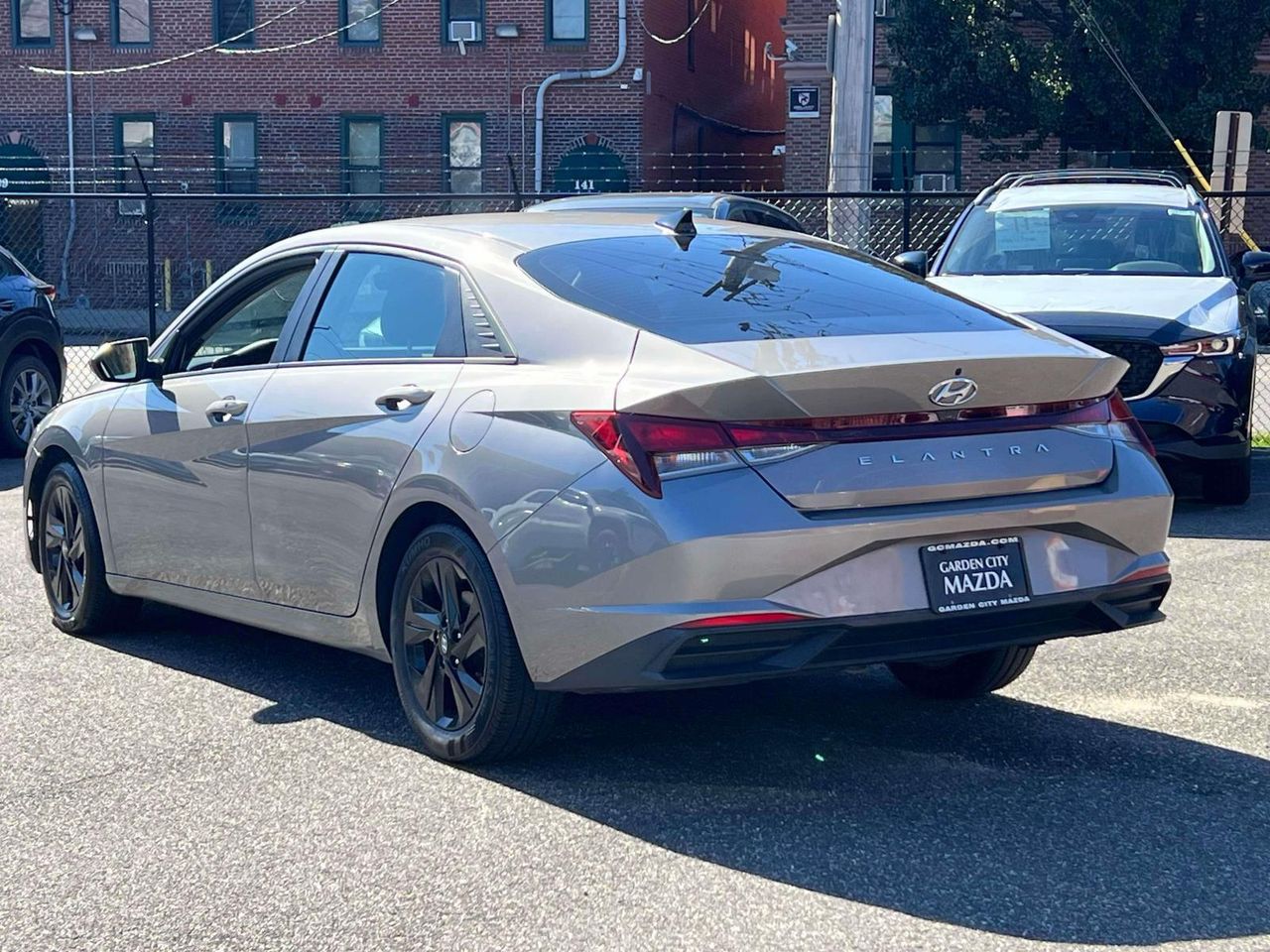 2021 Hyundai Elantra SEL photo 4