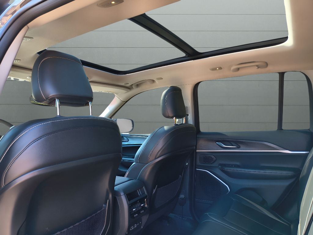2022 Jeep Grand Cherokee Limited photo 32