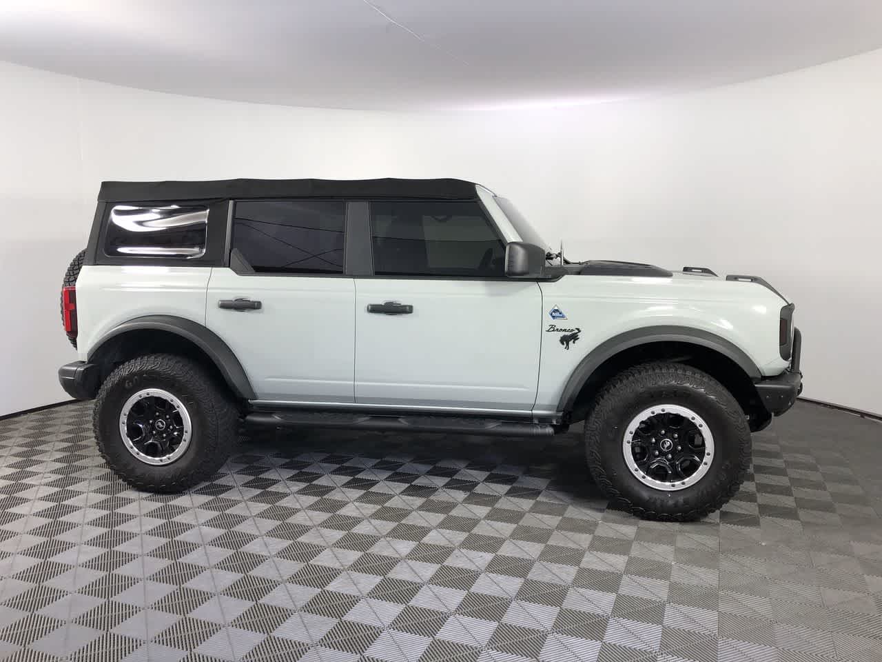 2022 Ford Bronco Black Diamond photo 9