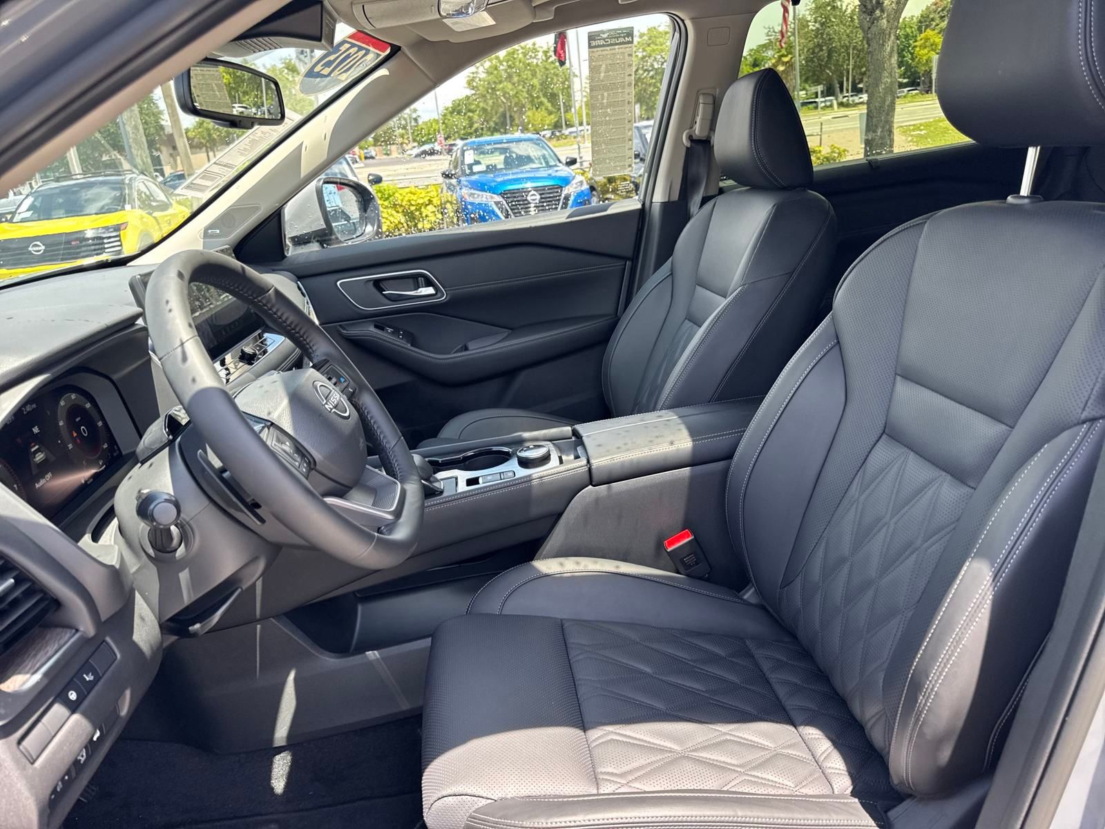 2025 Nissan Rogue Platinum photo 22