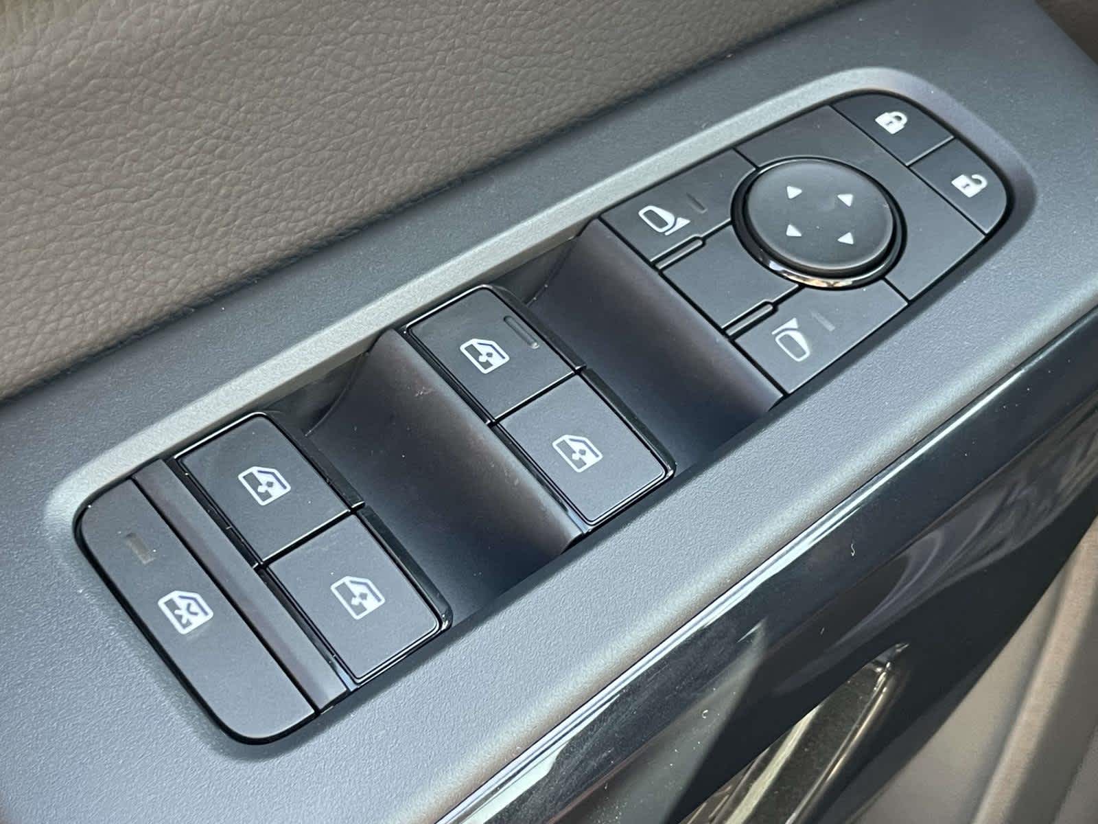 2025 Nissan Pathfinder SV photo 23