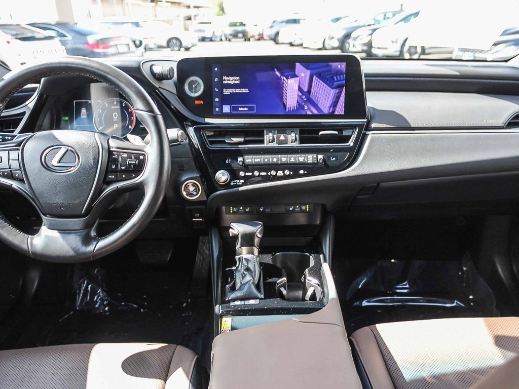 2023 Lexus ES 300h photo 10