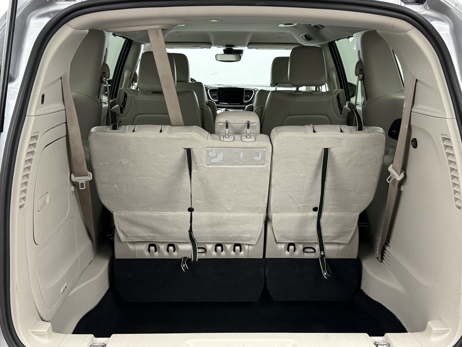 2021 Chrysler Pacifica Hybrid Touring L photo 6