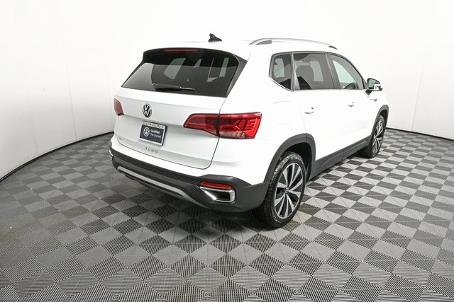 2022 Volkswagen Taos SE photo 2
