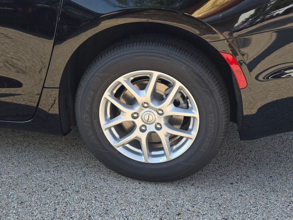 2026 Chrysler Pacifica photo 12