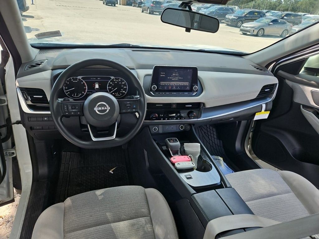 2023 Nissan Rogue SV photo 3