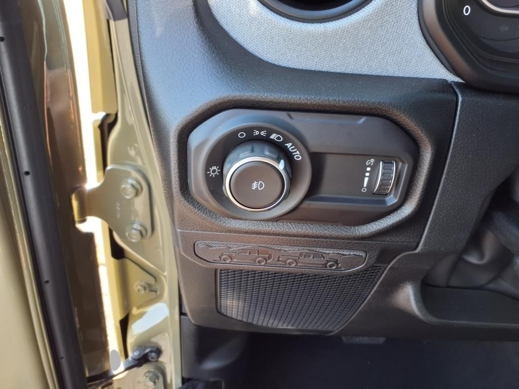 2025 Jeep Wrangler Willys photo 12