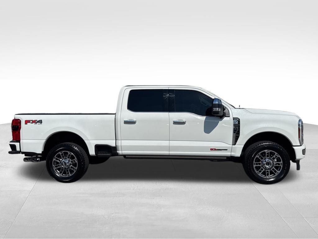 2024 Ford F-250 Super Duty Limited's photo
