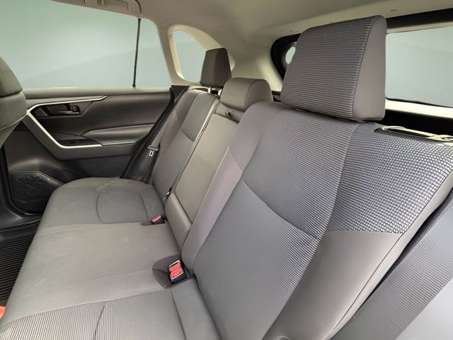 2020 Toyota RAV4 LE photo 7