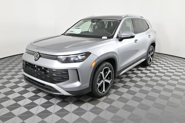 2025 Volkswagen Tiguan SE photo 2