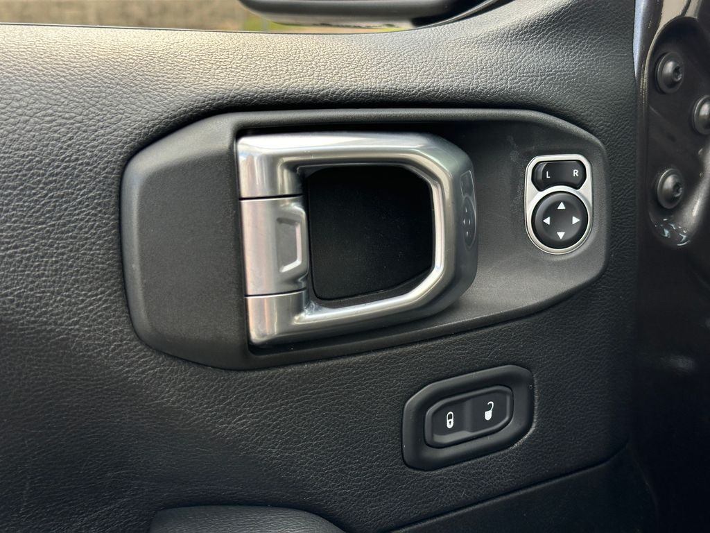 2020 Jeep Wrangler Unlimited Sahara photo 23