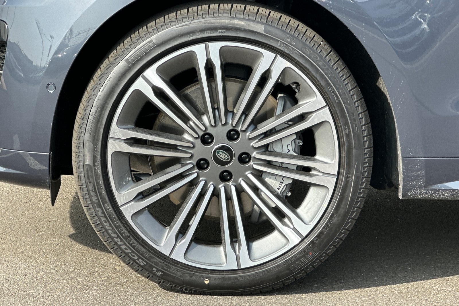 2025 Land Rover Range Rover Sport SE photo 28
