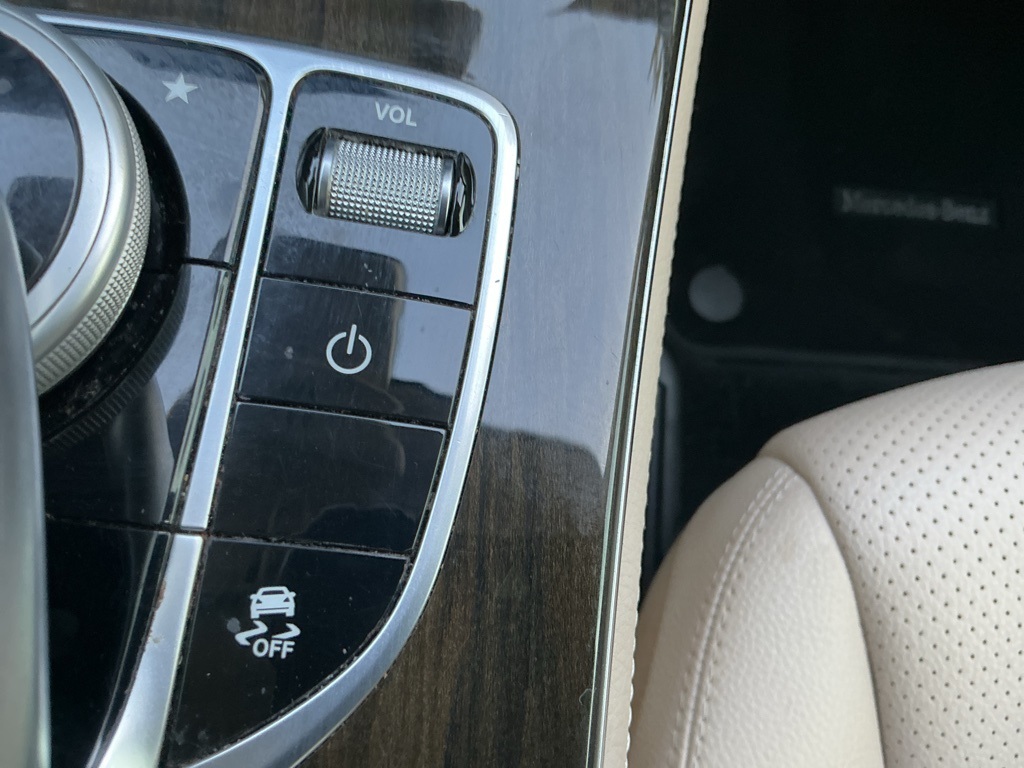 2016 Mercedes Benz GLC 300 4MATIC photo 12