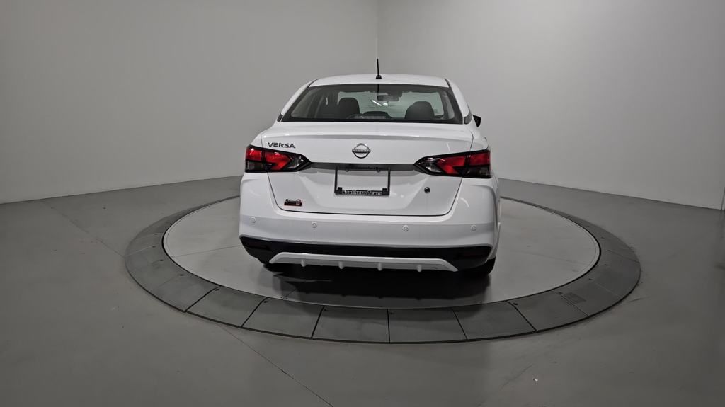 2025 Nissan Versa 1.6 S photo 4