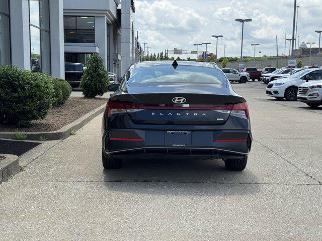 2025 Hyundai Elantra Hybrid Limited photo 6