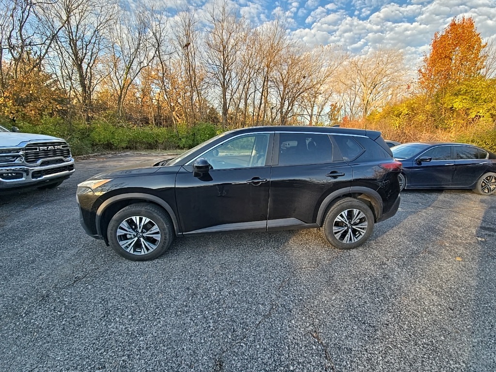 2023 Nissan Rogue SV photo 3