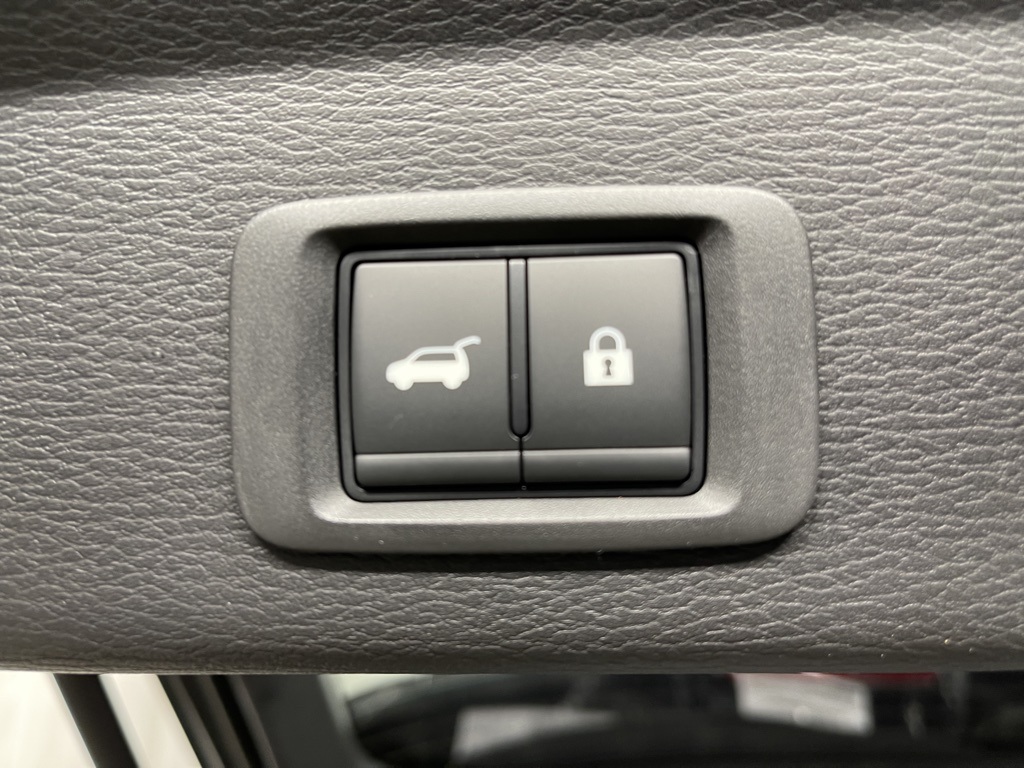 2025 Mitsubishi Outlander SE photo 30