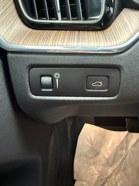 2021 Volvo XC60 T5 Momentum photo 37