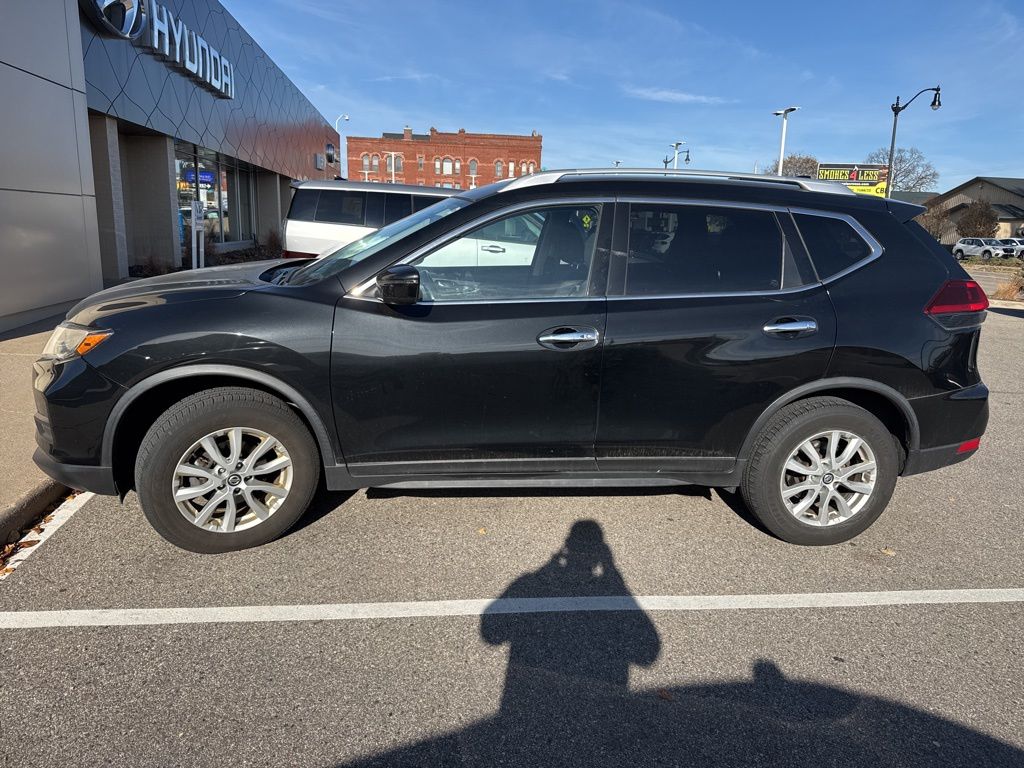 2020 Nissan Rogue SV photo 4