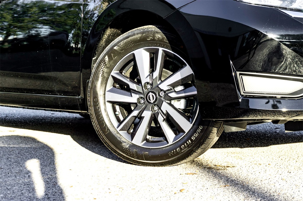 2025 Nissan Versa SV photo 2