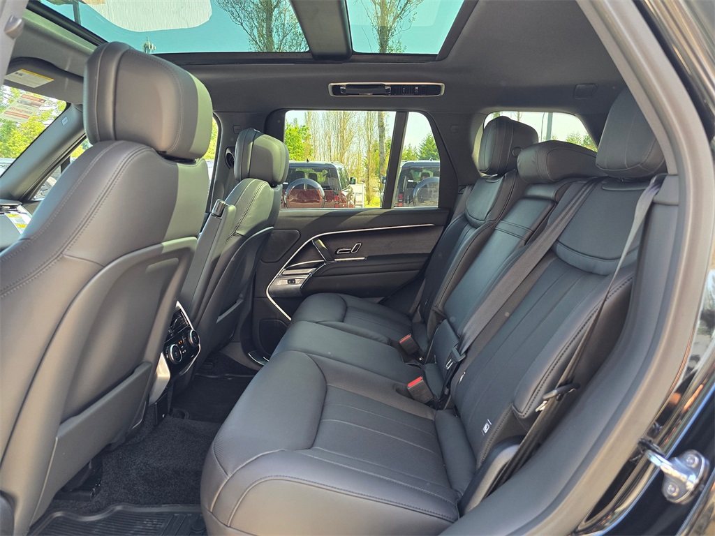 2025 Land Rover Range Rover SE photo 25