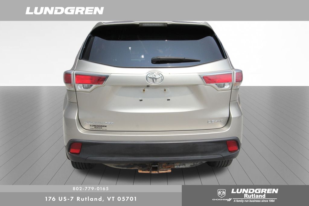 2015 Toyota Highlander LE Plus photo 28
