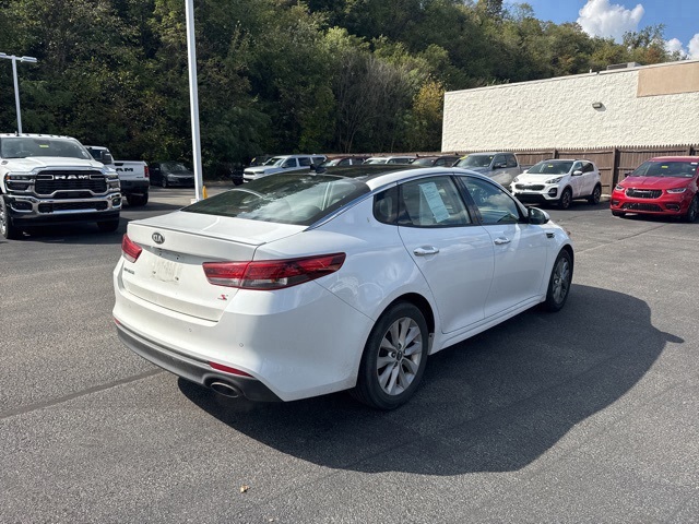 2018 Kia Optima S photo 2