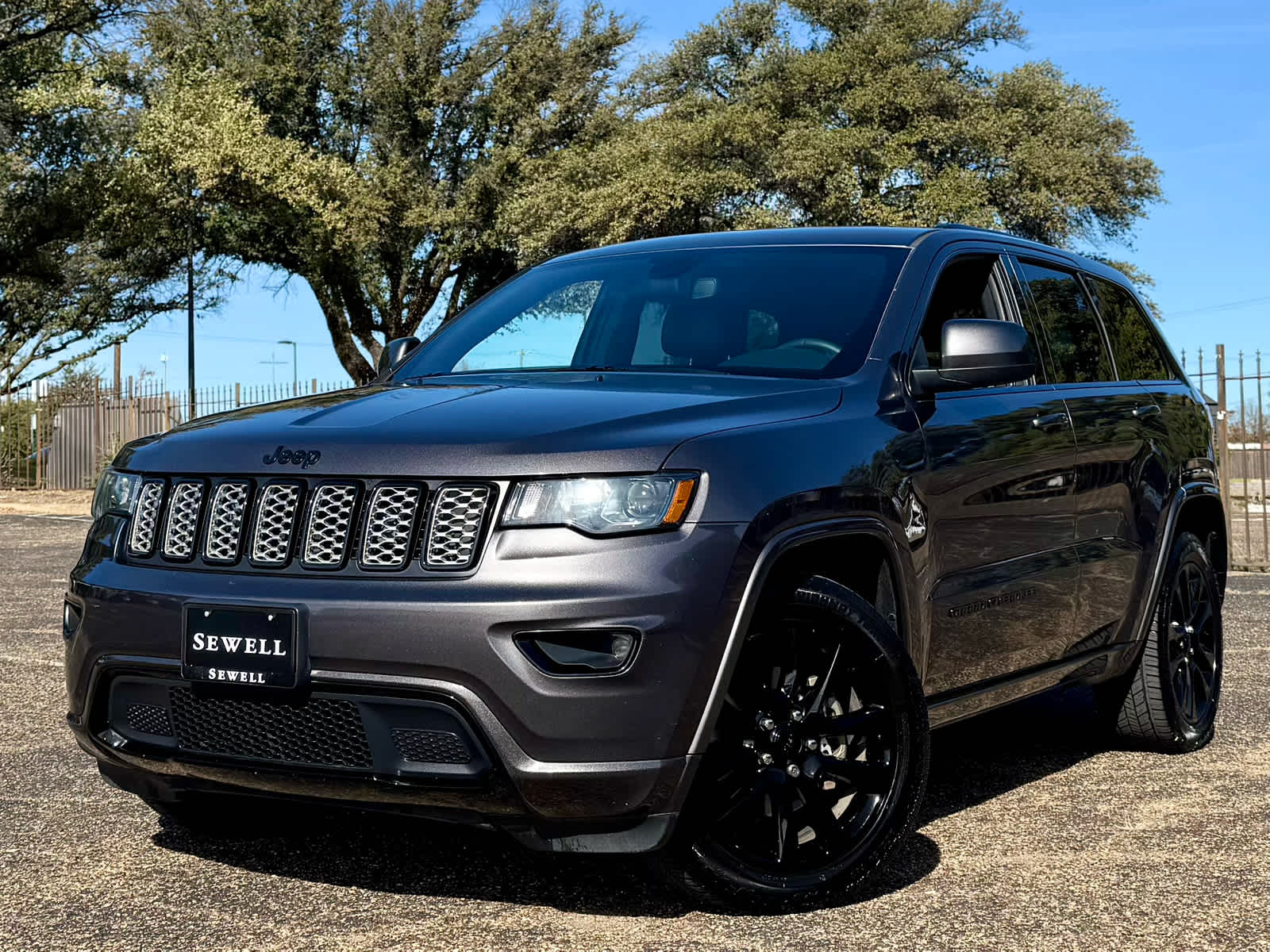 2018 Jeep Grand Cherokee Altitude's photo