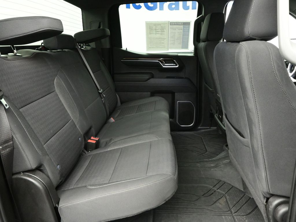 2023 Chevrolet Silverado 1500 RST photo 6