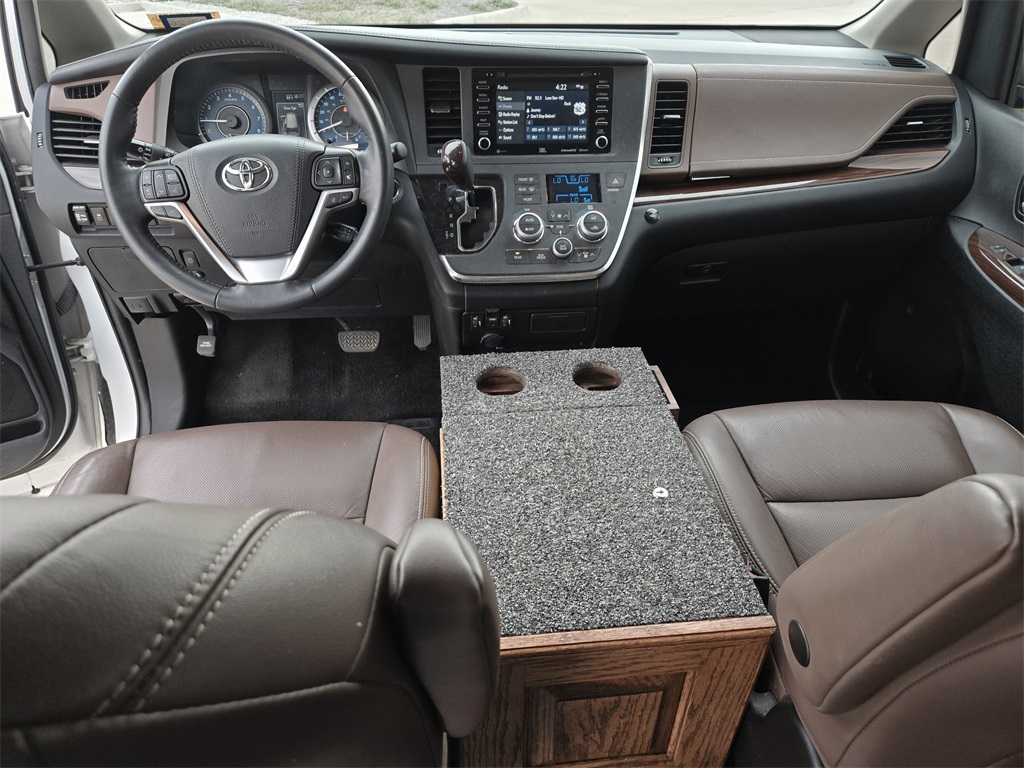 2019 Toyota Sienna Limited Premium photo 11
