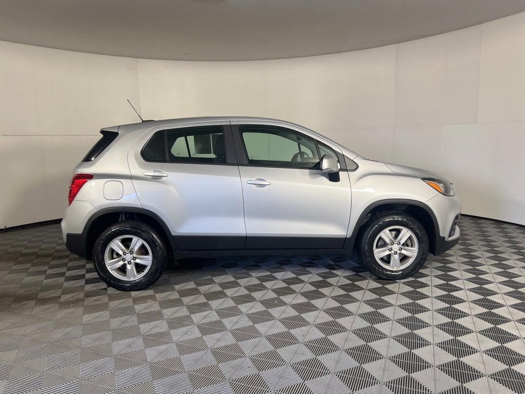 2020 Chevrolet Trax LS photo 11