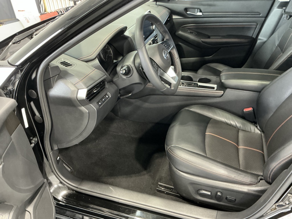 2022 Nissan Altima 2.5 SR photo 3